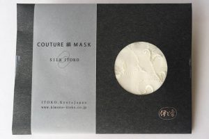 伊と幸の洗える絹のマスク